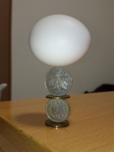 Япoнец создаёт невероятные скульптуры из монет, бросающие вызов законам физики. Японский пользователь твиттера (aa Tanu) в совершенстве овладел искусством балансировки. Он использует свое