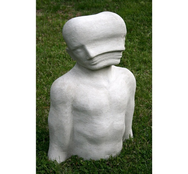Emil Alzamora, Эмиль Альзамора Этот скульптор из Перу. Родился в Лиме в 1975 году. Он создает зрелищные скульптуры из различных материалов, работает с бронзой, гипсом, бетоном, и другими
