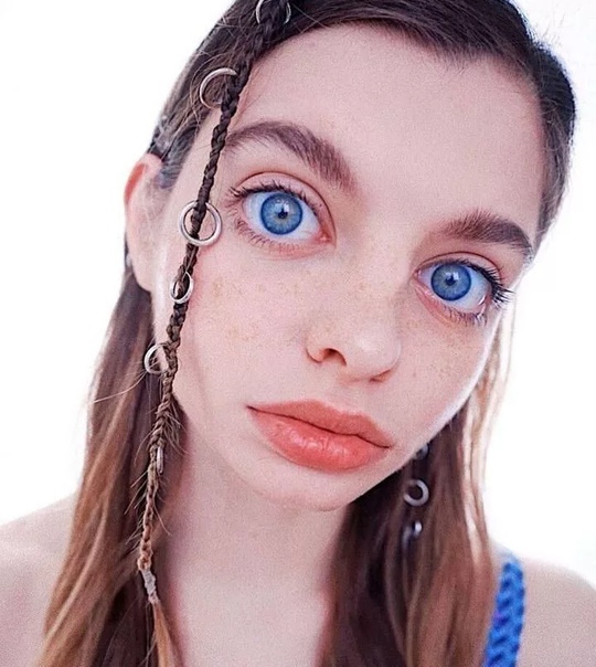 Мария Оз обладательница самых больших глаз в мире Украинская 25 летняя модель и блогер Марина Оз покорила интернет-пользователей своими большими, прекрасными глазами. Девушка имеет очень