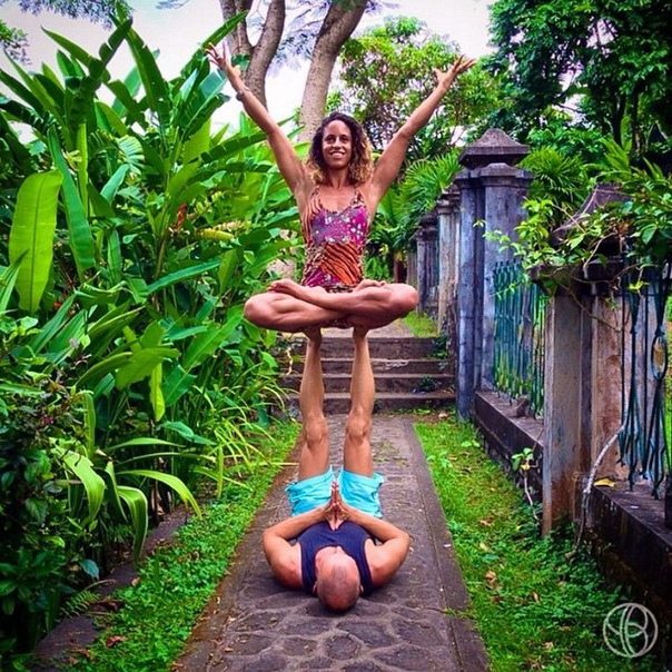 Туризм и йога: фотопроект Claudine и Honza Lafond Клаудин Лафонд и Хонза Лафонд совмещают два увлечения йогу и путешествия. Они работают инструкторами йоги, не забывая вдохновлять учеников и в