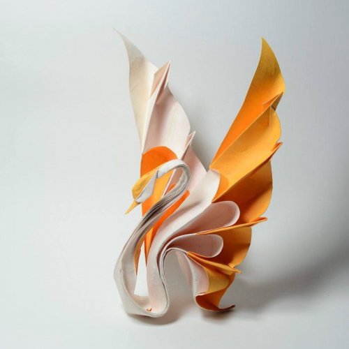Впечатляющие оригами, созданные в технике мокрого складывания Вьетнамский художник Хоанг Тьен Кует (Hoang Tien Quyet) любит складывать бумагу с самого детства. Когда он подрос, не перестал