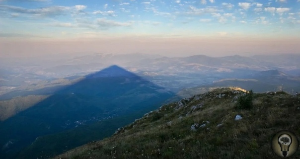 Тайны горы Ртань: чудо природы или рукотворная пирамида В Центральной Сербии, в паре сотен километрах от Белграда, находится гора Ртань. Высота горы достигает полутора километров. Она является