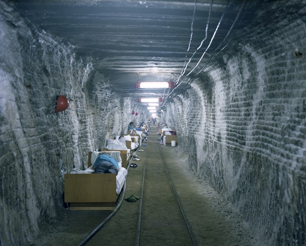 Подземный санаторий для астматиков. Солевые рудники в Солотвино были открыты еще в XVIII веке, в 1970-х на их базе открыли Аллергологическую больницу.Спелеотерапия была открыта в Польше в 1950-х