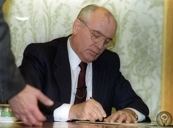 Последний день Советского Союза Михаил Горбачев намеревался объявить о своей отставке, пока жители уходящего в вечность СССР готовились к Новому году.В католическое Рождество 1991 года