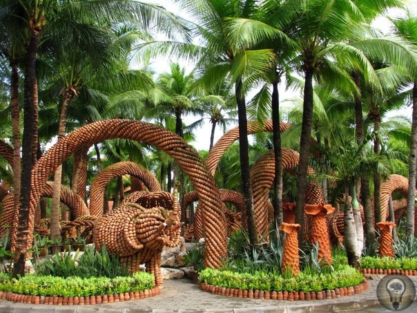 Тропический сад «Нонг Нуч» в Паттайе Около 250 га ботанических садов (а это не на шутку почти 350 футбольных полей!), автопарк с почти полусотней эксклюзивных машин, огромные скульптуры из