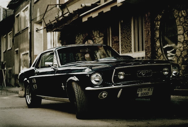 Ford Mustang. Живая легенда технического прогресса. Самая яркая легенда Нового Света была «рождена» в 1964 году, и практически сразу завоевала львиную долю рынка спортивных автомобилей. Своим
