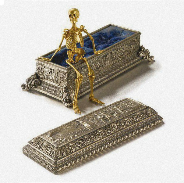 Работа одесского ювелира Рухомовского, подвижный золотой скелет в серебряном саркофаге, 1892-1906 гг.Был продан за $350 000 на аукционе