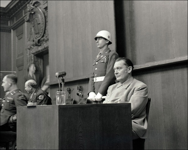 Фотографии с Нюрнбергского процесса. Нюрнбергский процесс - судебный процесс над группой главных нацистских военных преступников. Нередко его называют Судом истории. Проходил в Нюрнберге