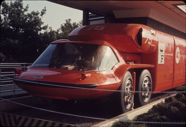 Концепт-кар 1964 года, GM Bison. В 1964 году на Всемирной ярмарке в НьюЙорке концерн General Motors показал фантастический четырехосный грузовик Chevrolet Bison, больше похожий на космический