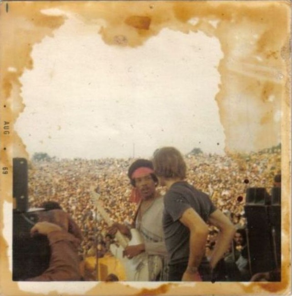 Серия фото с концерта Джими Хендрикса на фестивале Woodstoc. 1969 год