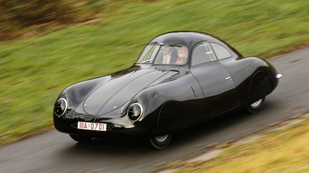 История появления немецкого гоночного автомобиля Porsche Type 64. Автомобиль Porsche Type 64 был разработан в 1938-1939-м гг. фирмой Porsche. Двухместный гоночный автомобиль создан с