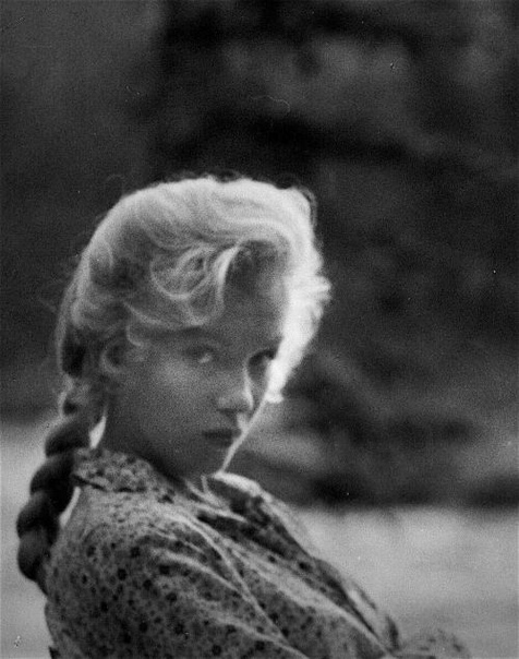 Кадр из фильма «Река, не текущая вспять», Мэрилин Монро. 1953 год