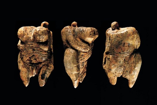 Музейные экспонаты. Скульптуры 230 000 - 800 000 лет до н. эСтарейшим скульптурным изображением человека является Венера из Холе-Фельс, которой исполнилось 40 000 лет. Однако, существует намного