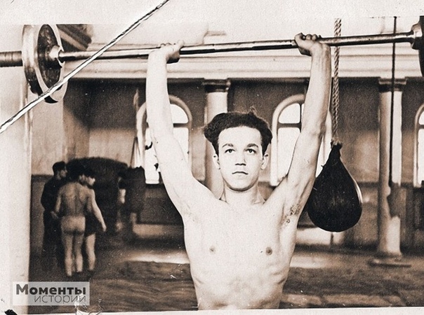 Иосиф Кобзон  чемпион Днепропетровска и области по боксу среди юношей, 1954 год.