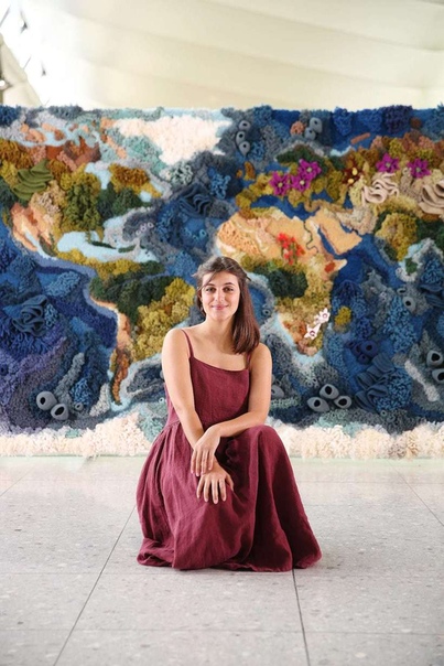 520 часов ушло у художницы на изготовление карты мира в виде гигантского гобелена Художница Ванесса Баррагау, работающая с текстилем, прославилась своими творениями, вдохновленными природой. В