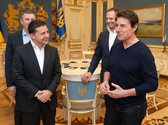 Том Круз сегодня навестил Киев по приглашению Владимира Зеленского Сообщается, что актер смотрел локации для одного из своих будущих