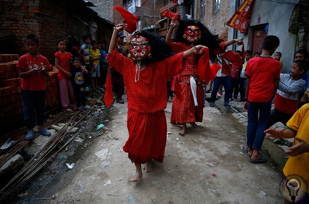 ВСЕ КРАСКИ НЕПАЛА. Ч.-1 Фотопроект, посвященный культурной жизни Непала и всему многообразию проходящих там фестивалейВ Непале в течение года проходит невероятное количество праздников.