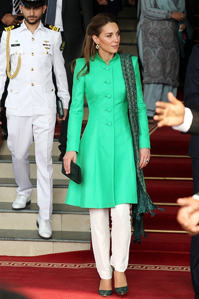 Кейт Миддлтон и принц Уильям на встрече с президентом и премьер-министром Пакистана После утренней встречи с ученицами школы для девочек в Исламабаде и посещения национального парка