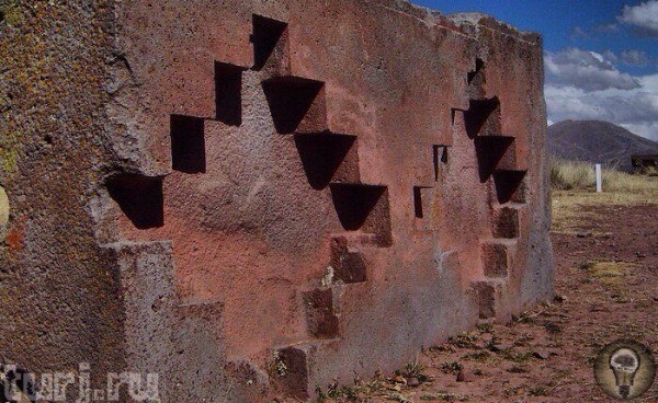 Места силы древних: Боливия, Тиуанако.  Тиуанако величайшая цивилизация, которую немногие знают. Ее жители были предшественниками инков. К моменту появления испанцев, эта цивилизация давно уже