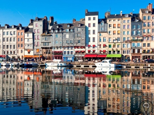 10 городов Франции, которые нужно посетить этим летом 1. Этрета Уж поверьте, если вам посчастливится полететь во Францию для небольшого путешествия, ваше внимание наверняка привлечет