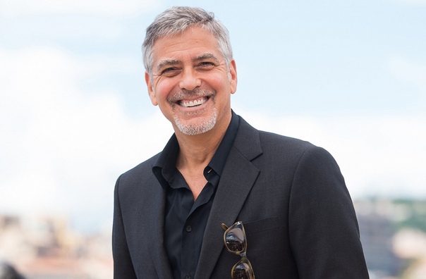 В 2013 году актер Джордж Клуни поразил 14 своих друзей, подарив каждому из них по миллиону долларов. Причиной таких щедрых подарков заключалась в том, что эти люди в своем время очень ему