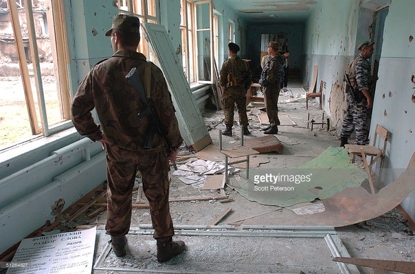 Трагедия в Беслане. Когда узнаем правду В 2004 году произошла трагедия в городе Беслане в результате захвата одной из школ чеченскими боевиками и последовавших за этим боевых действий погибло