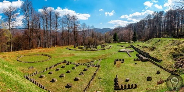 Удивительные руины Сармизегетузы (Румыния) Сармизегетуза   некогда роскошная столица Дакии, древнего государства на территории современной Румынии. Она находится в Орештских горах на высоте 1200