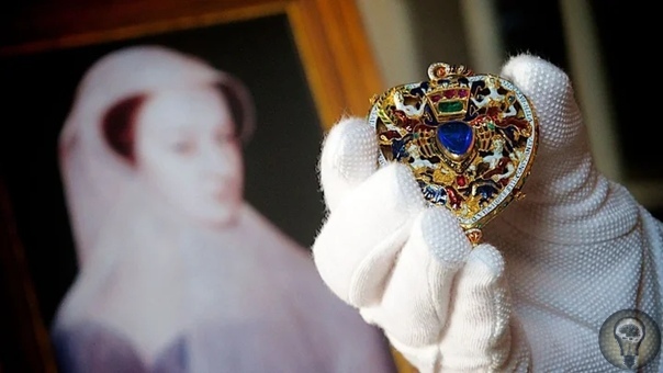 Драгоценности Марии Стюарт Многие драгоценности и украшения Марии Стюарт были утрачены.Часть своих богатств она продала для финансирования своего возвращения на трон Шотландии, большая часть