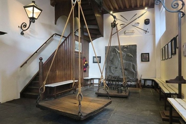 Уникальные Ведьмины весы, миловавшие или отправлявшие женщин на казнь. В голландском городе Аудерватер хранятся уникальные Ведьмины весы, с помощью которых в XVII веке определяли, в сговоре