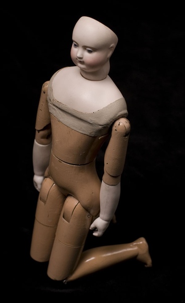 ЗОЛОТОЙ ВЕК ФРАНЦУЗСКОЙ КУКЛЫ. Часть 2. КУКЛЫ АДЕЛАИДЫ УРЭ Одной из самых знаменитых французских фабриканткок кукол была (да и остается) Аделаида Урэ. Она появилась на свет в Париже в 1813 году