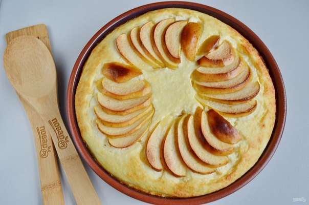 Воздушный творожный пирог с яблоками.