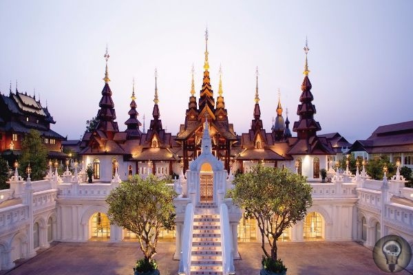 Непляжный Таиланд: что посмотреть 1. БангкокГлавное, что стоит увидеть в Бангкоке Королевский дворец, в котором по сей день живет монарх и находится самый знаменитый храм страны Храм Изумрудного