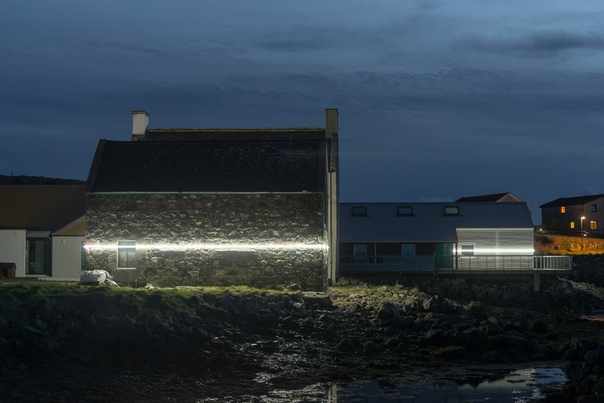 Художники показали, насколько повысится уровень моря в результате глобального потепления Во время приливов на Гебридских островах, расположенных у западного побережья Шотландии, загораются три