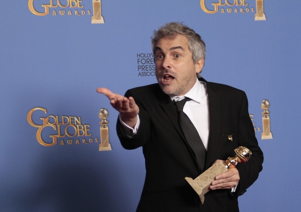 Альфонсо Куарону 58 лет Мексиканский режиссер, обладатель пяти «Оскаров» снял фильмы «Рома», «Гравитация», «Дитя человеческое», «И твою маму тоже», «Маленькая принцесса», «Большие надежды» и