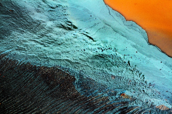 Эти невероятные картины похожи на виды другой планеты с высоты птичьего полета На самом деле, это фотографии горячих источников Исландии, сделанные с очень близкого расстояния.Горячие источники