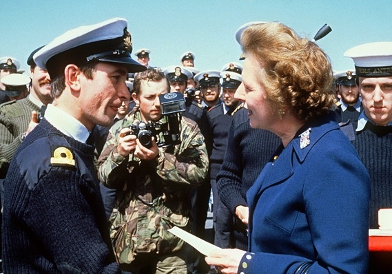 Ключевые моменты правления Железной леди. Маргарет Тэтчер была избрана премьер-министром Великобритании в 1979 году. Она была первой женщиной премьер-министром в западном мире и оставалась на
