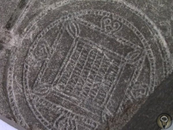 Таинственные письмена: в Азове археологи обнаружили форму для отливки подвески с необычным орнаментом Азовские археологи сделали необычную находку. Они разбирали находки летнего периода и