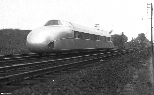 ЛЕТЯЩИЙ ПО РЕЛЬСАМ В 1929 году немецкий инженер, Франц Крукенберг создаёт необычный, по тем временам, поезд. По внешнему виду он напоминает цеппелин с пропеллером. Его так и будут называть