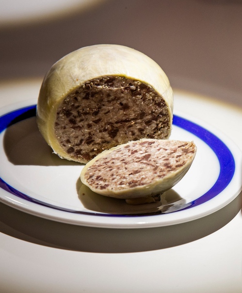Музей отвратительной еды выставляет экзотические деликатесы В шведском городе Мальмё год назад открылся Музей отвратительной еды, бросающий вызов тому, что посетители считают съедобным. Здесь не