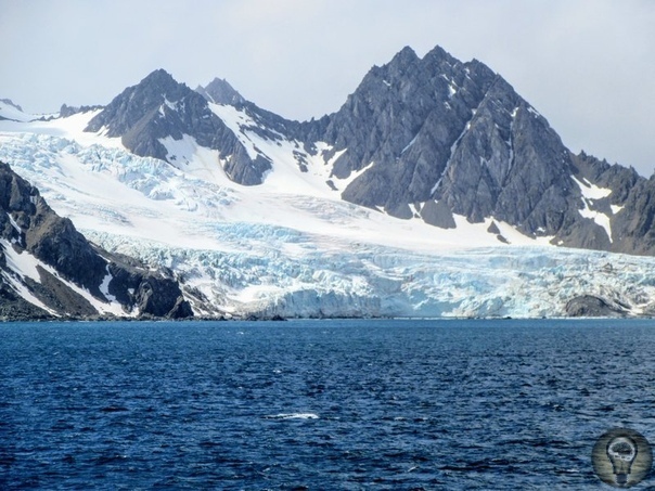 Глубокая тайна: что скрывается подо льдами Антарктиды В представлении большинства Антарктида выступает необитаемым континентом, где нет ничего, кроме животных, огромного количества льда и снега
