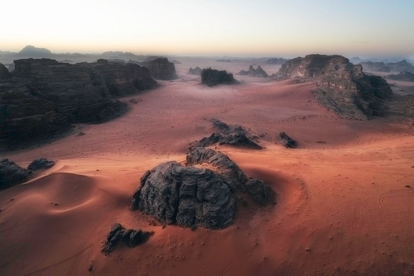 Инопланетный пейзаж Аравийской пустыни