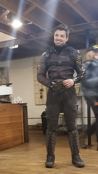 Себастьян Стэн в новом костюме на съемках «Сокола и Зимнего солдата» 