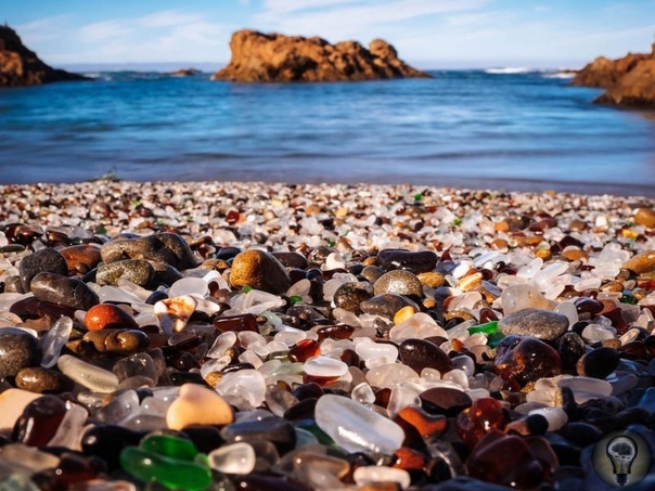 Самые удивительные пляжи в мире Пляж Боулинг Болл, Калифорния В сравнении с зеленым песком или исчезающими приливами «круглые камни» звучат достаточно обыденно, чтобы заинтересовать туристов