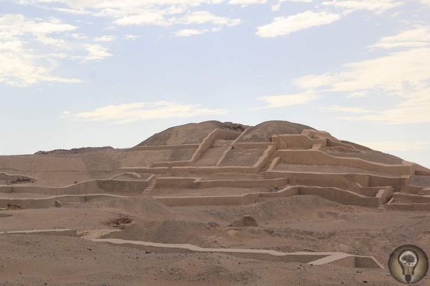 Пирамиды Кауачи Кауачи (Cahuachi) это церемониальный центр культуры наска в Перу. Он находится чуть вдали от города, в 25 км. Кауачи построен из необожженного кирпича примерно в 500 году н.э.,
