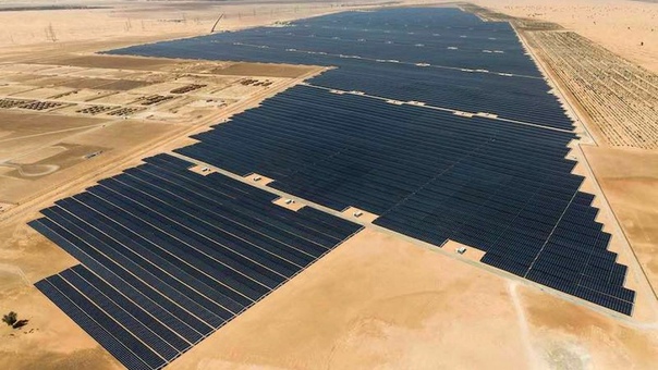 В ОАЭ заработала крупнейшая в мире солнечная электростанция