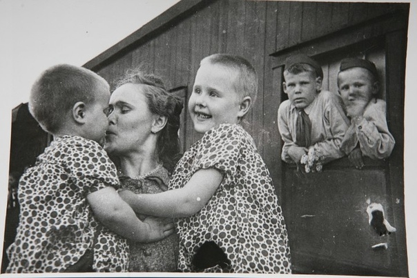 ОПЕРАЦИЯ ДЕТИ Летом 1942 года 24-летняя учительница Матрена Вольская спасла от смерти более 3 тысяч детей. Она вывезла их из оккупированной Смоленской области в тыл. Партизанская операция,