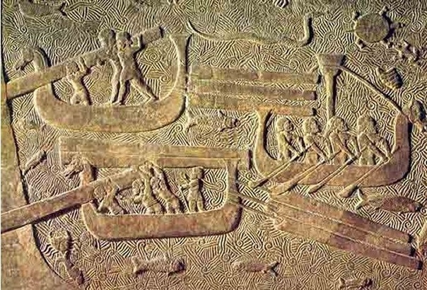 Рамзес III рано встретился с проблемой вторжений, появившейся на пятом году его правления, когда мирная миграция внезапно переросла в нашествие Ливийские племена, кочевники-африканцы из