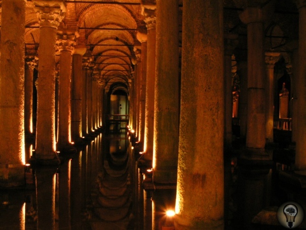 Подземное водохранилище цистерна Базилика в Стамбуле. Одним из уникальных и необычных достопримечательностей Стамбула является Цистерна Базилика, которая находится в сердце исторического района