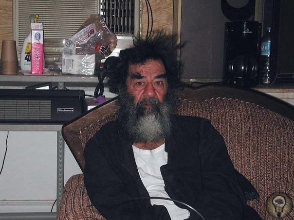 13 декабря 2003 года в районе города Тикрит (Ирак) был арестован Саддам Хусейн.
