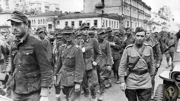 СУДЬБА ГЕНЕРАЛОВ ВЕРМАХТА ПОСЛЕ ПАРАДА ПОБЕЖДЁННЫХ В МОСКВЕ 19 генералов вермахта возглавляли московский парад побеждённых в 1944 году. Большая часть из них была осуждена за военные